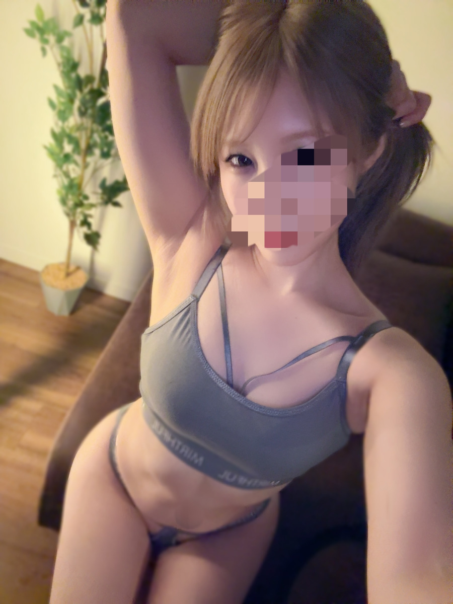 白桃まな
