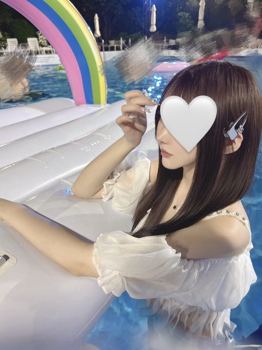 葉月りさ