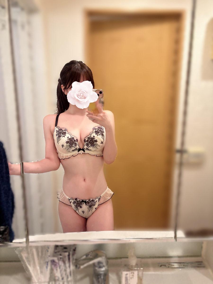 月乃まみ